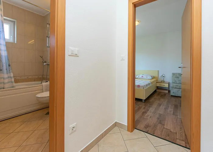 Apartamento 2 *